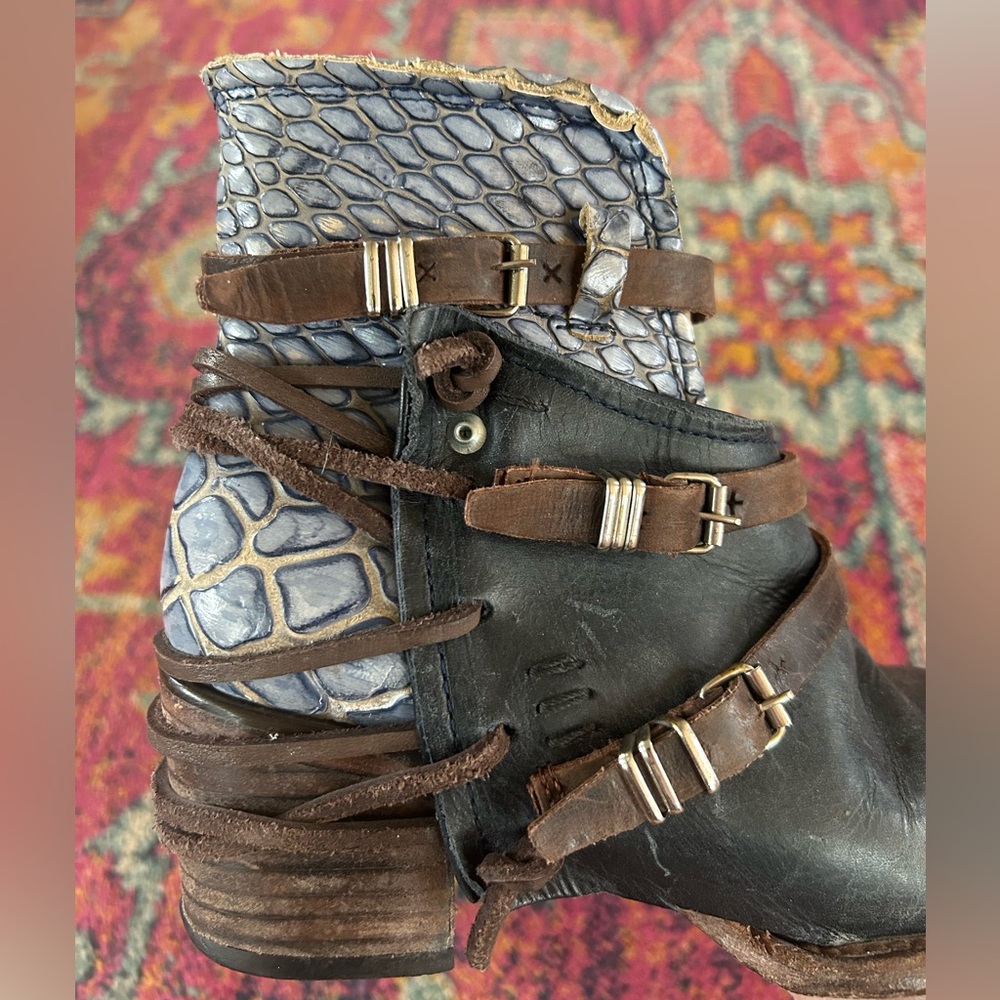 Freebird by Steven | Women’s Black/Brown/Blue Leather Strappy Crue Ankle Boots 7 - Picture 6 of 16